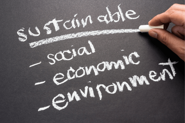 Minimalismo Maximalista – A Nova Tendência que Está Fazendo Mais com Menos na Moda Ética