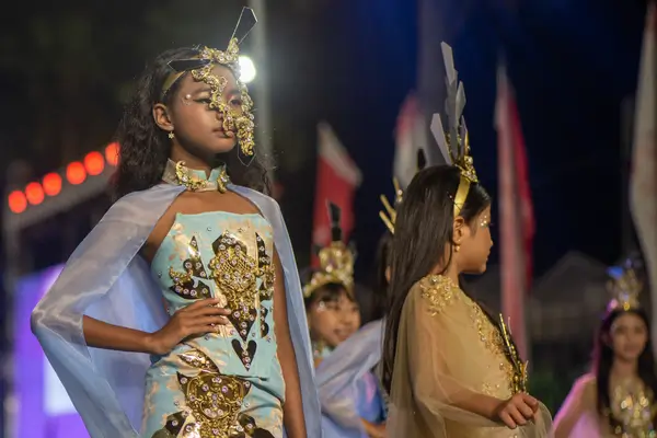 Histórias Tecidas à Mão Mostram Slow Fashion e o Resgate Cultural